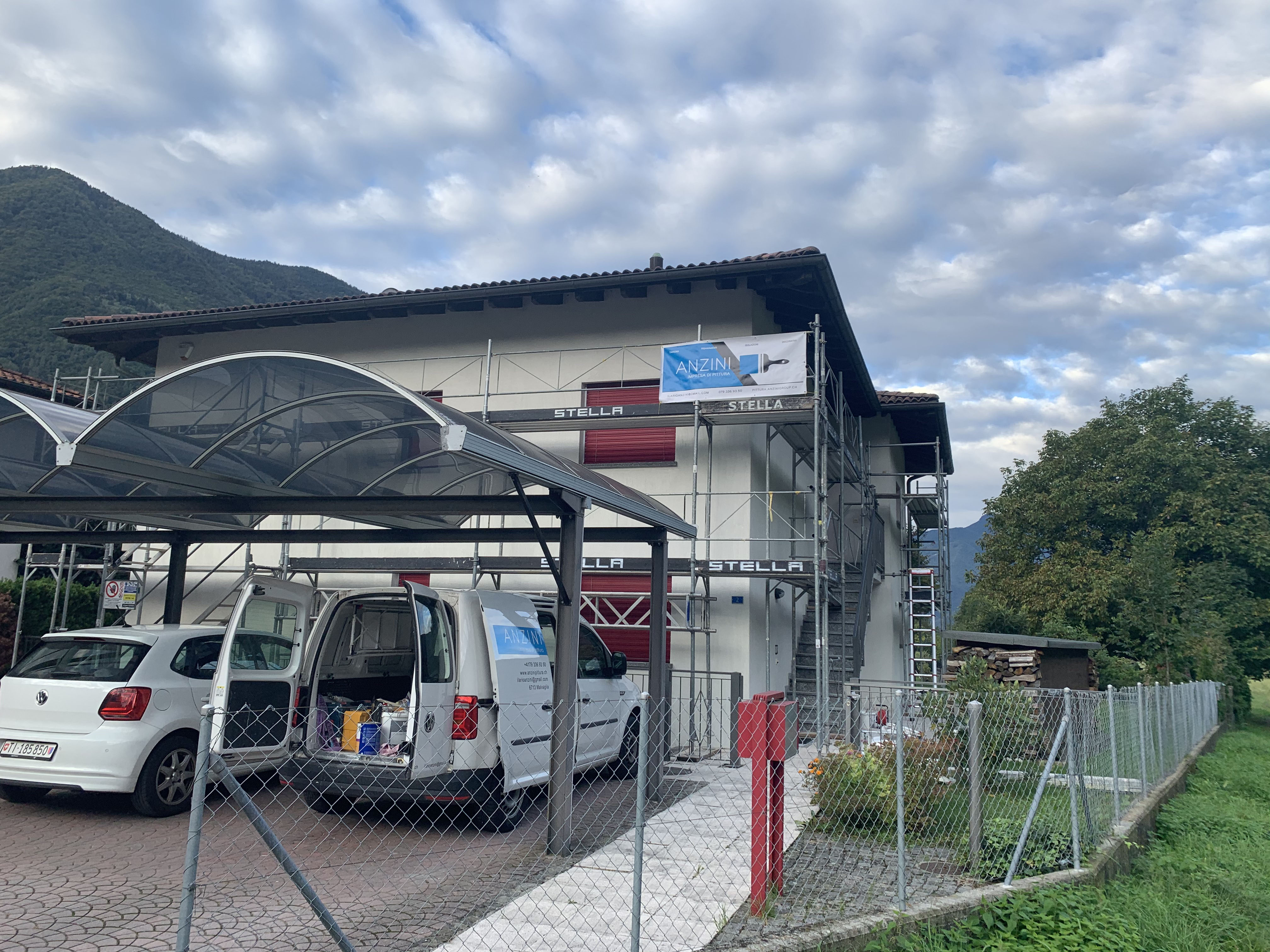 Verniciatura casa esterna a Roveredo