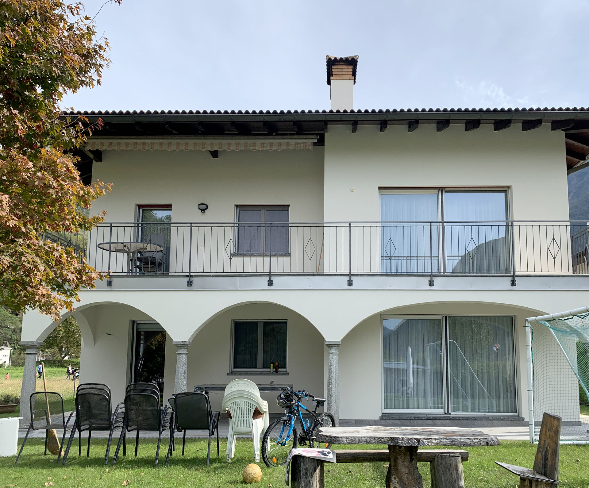 Verniciatura casa esterna a Roveredo