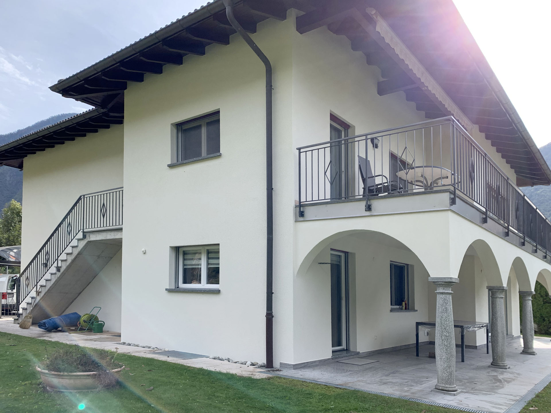 Verniciatura casa esterna a Roveredo